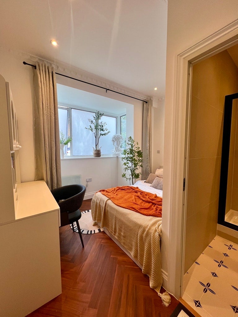 Room Drapers Road in Greater London