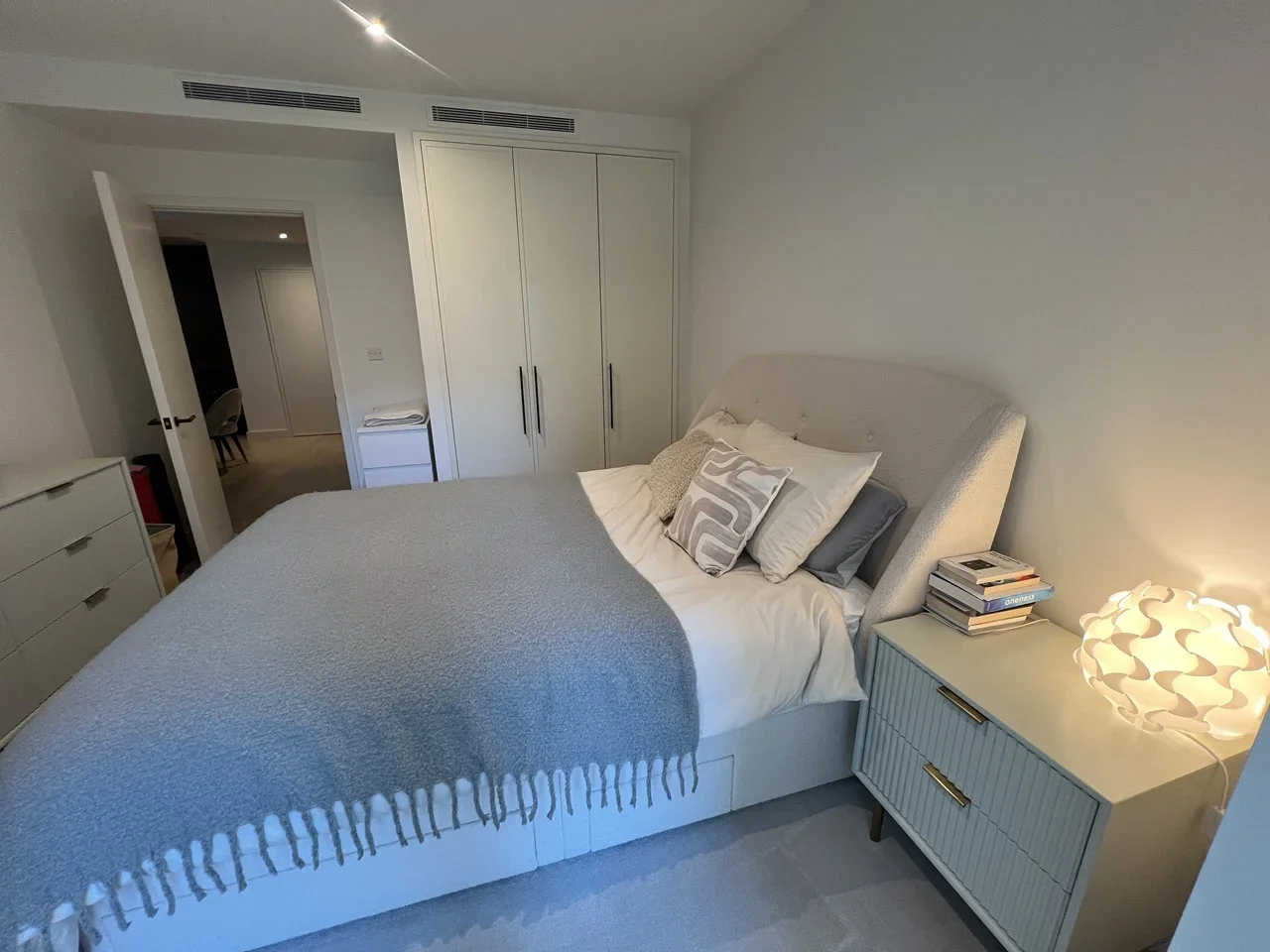Flat Riverside Walk in Greater London