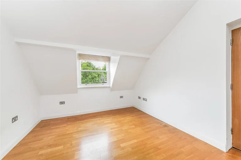 Flat Pepys Road in Greater London