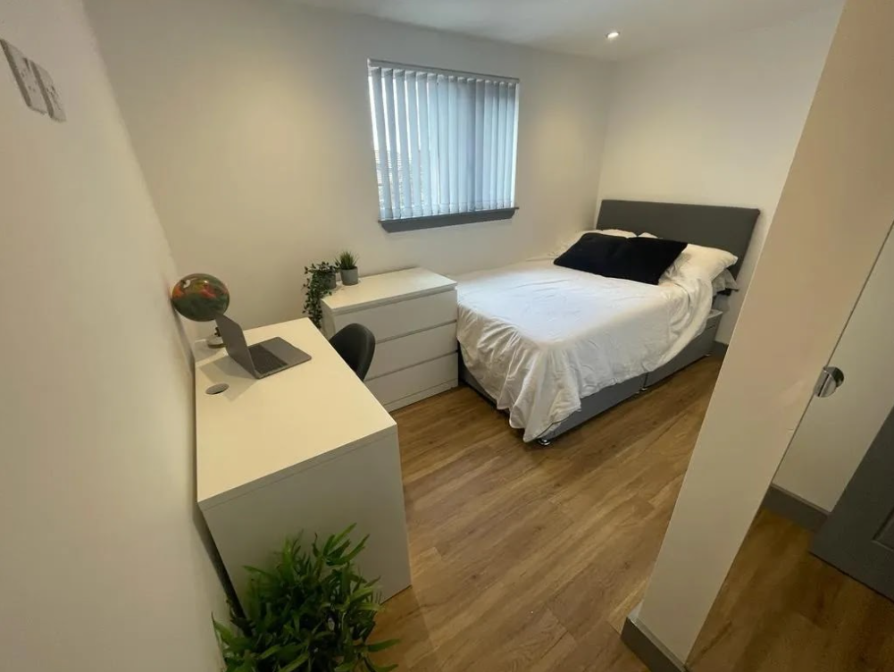 Room St. George's Road in Coventry