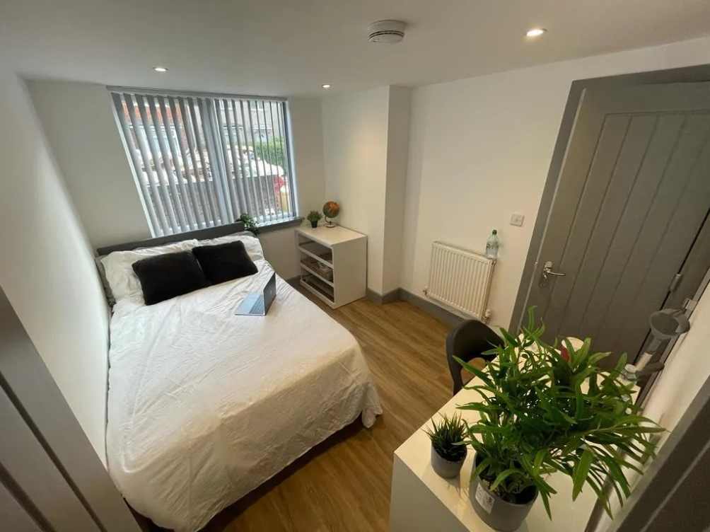Room St. George's Road in Coventry
