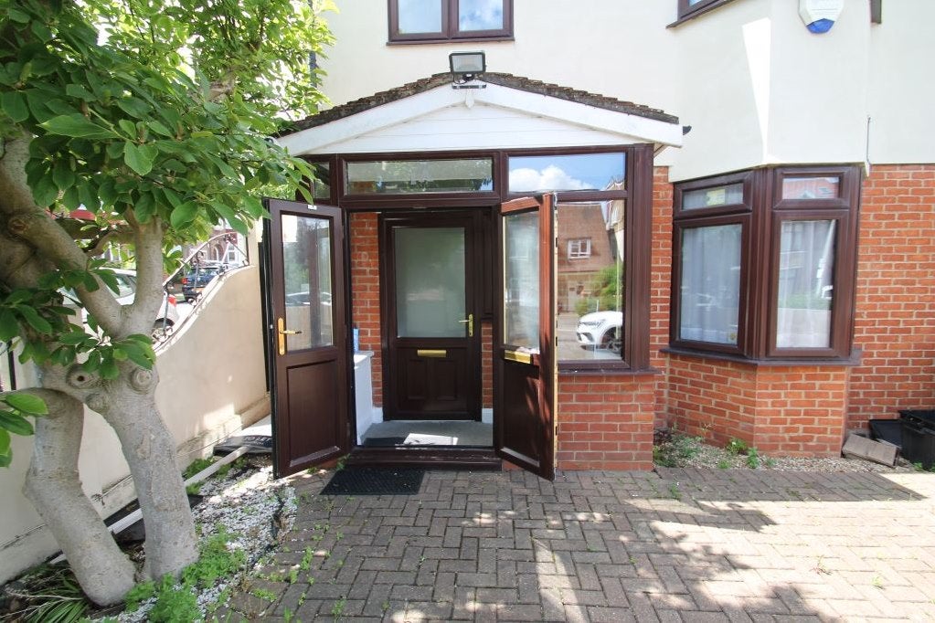 House Darnley Road in Greater London