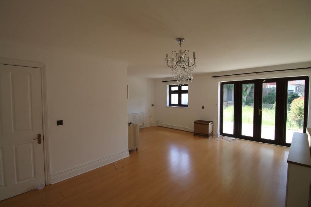 House Darnley Road in Greater London