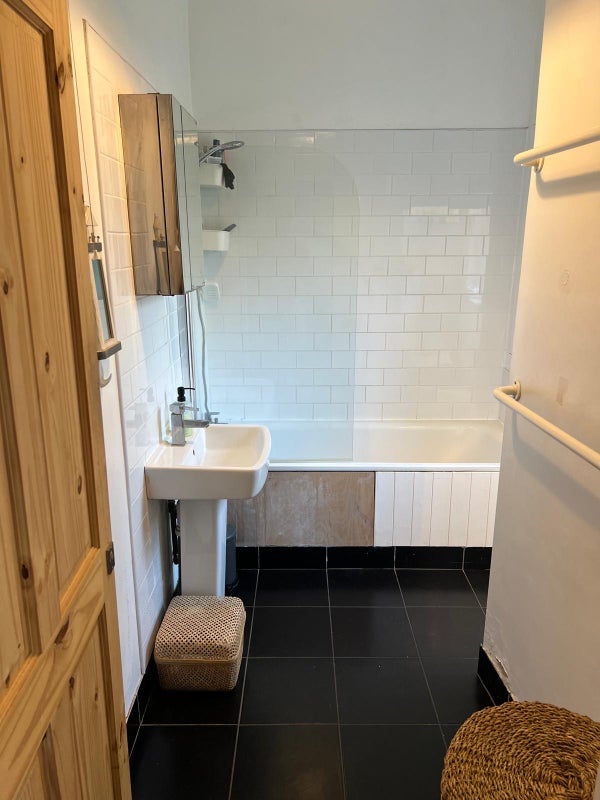 Room Gorleston Road in Greater London
