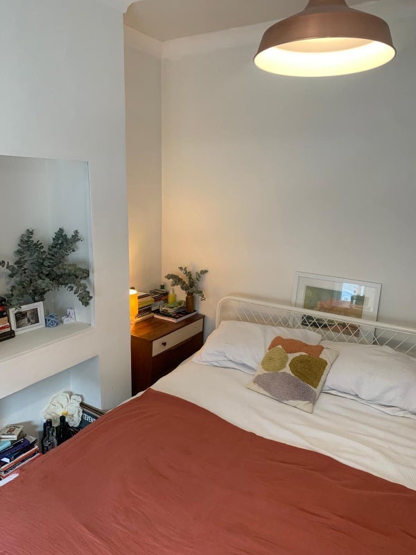 Room Gorleston Road in Greater London
