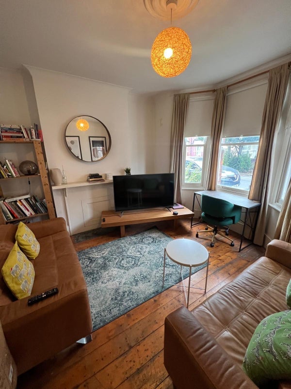 Room Gorleston Road in Greater London