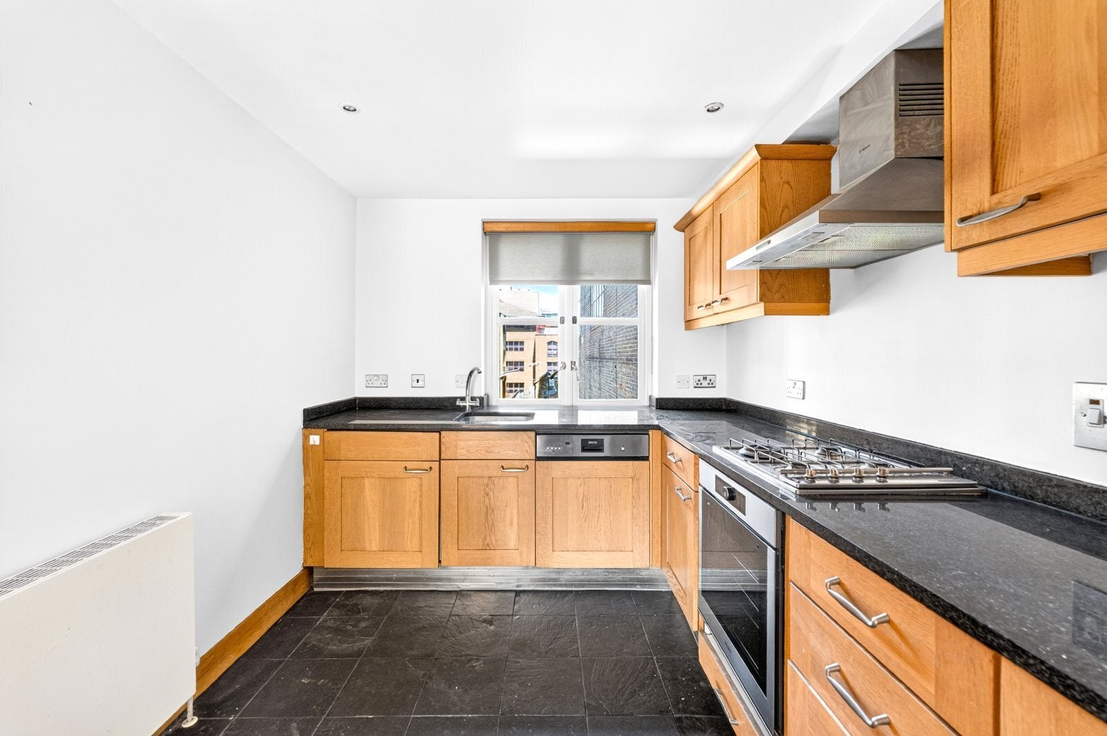 Flat Wapping Lane in Greater London