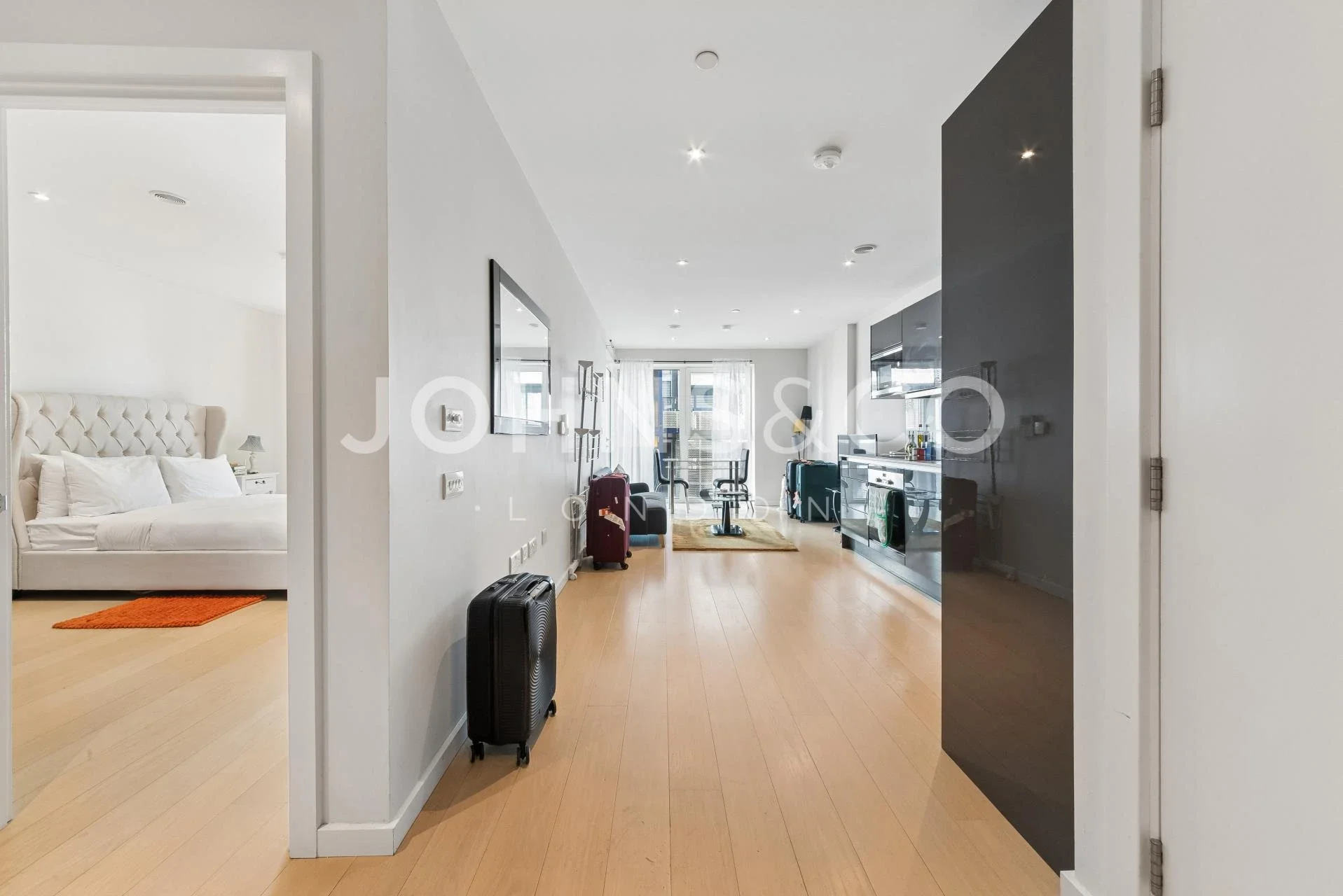 Flat Westfield Avenue in Greater London