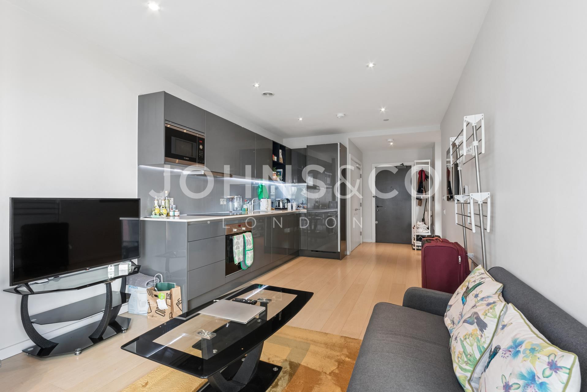 Flat Westfield Avenue in Greater London