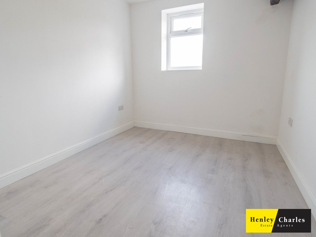 Flat Vicarage Place in Walsall