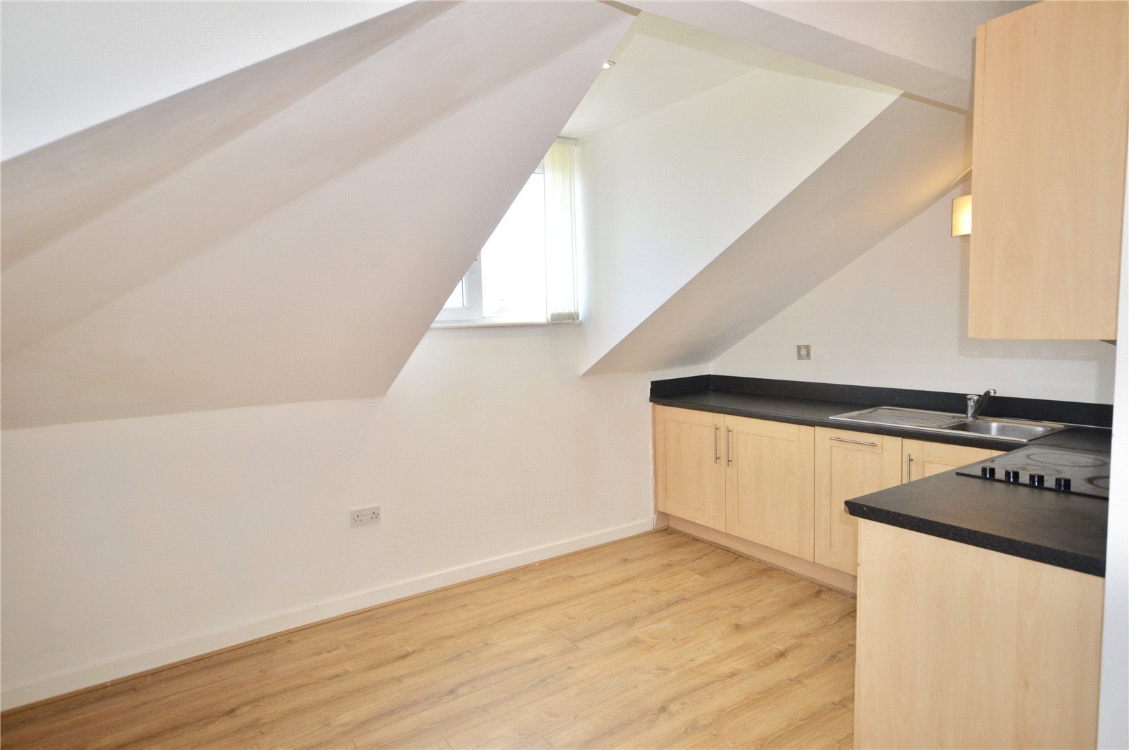 Flat Fernlea Grove in Sheffield