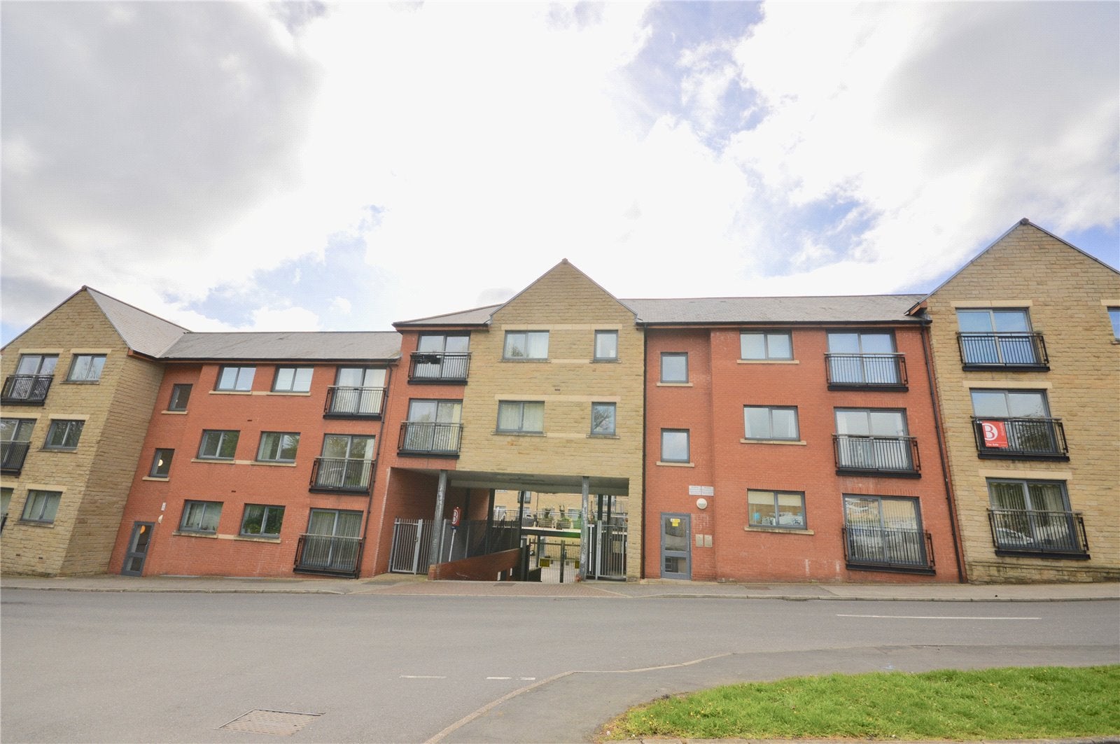 Flat Fernlea Grove in Sheffield