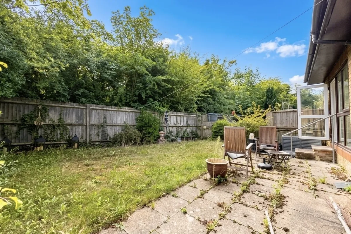 Flat Commonside Close in Greater London