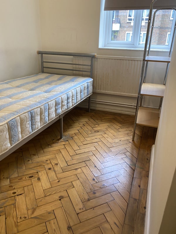 Room Beech Avenue in Greater London
