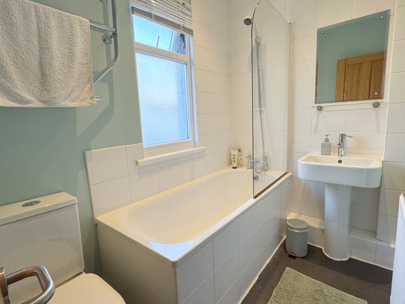 Room Moyser Road in Greater London