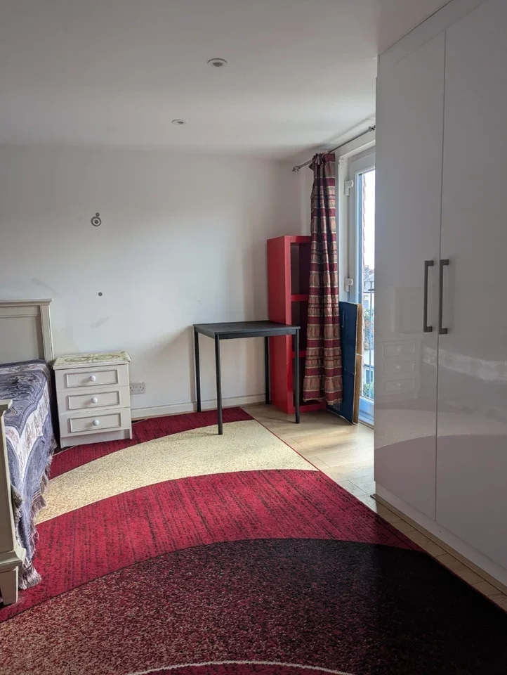 Room Fossway in Greater London
