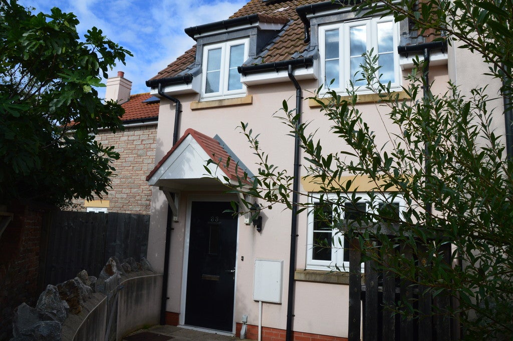 Flat Farm Close in Westbury