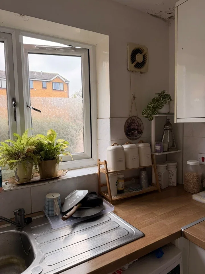 Flat Jack Clow Road in Greater London