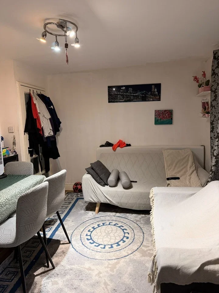Flat Jack Clow Road in Greater London