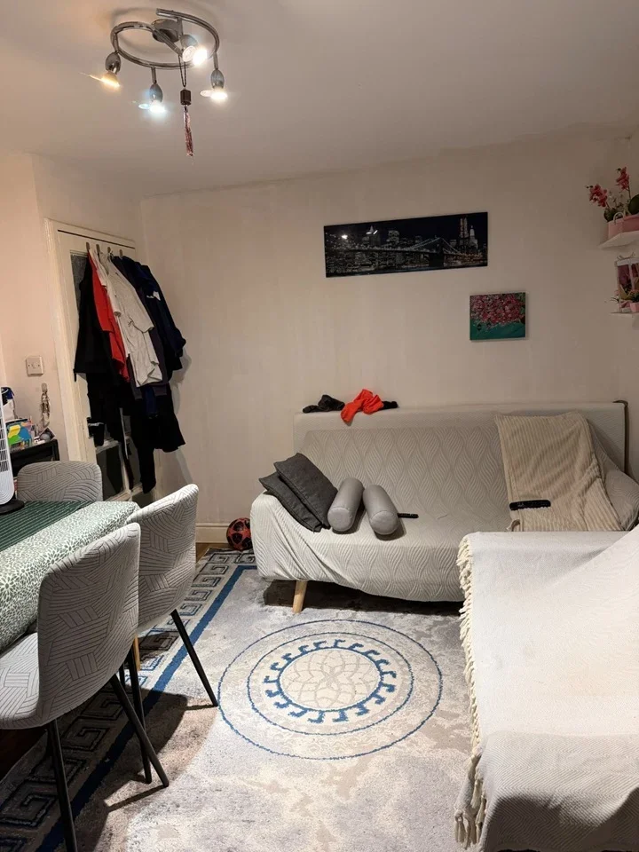 Flat Jack Clow Road in Greater London