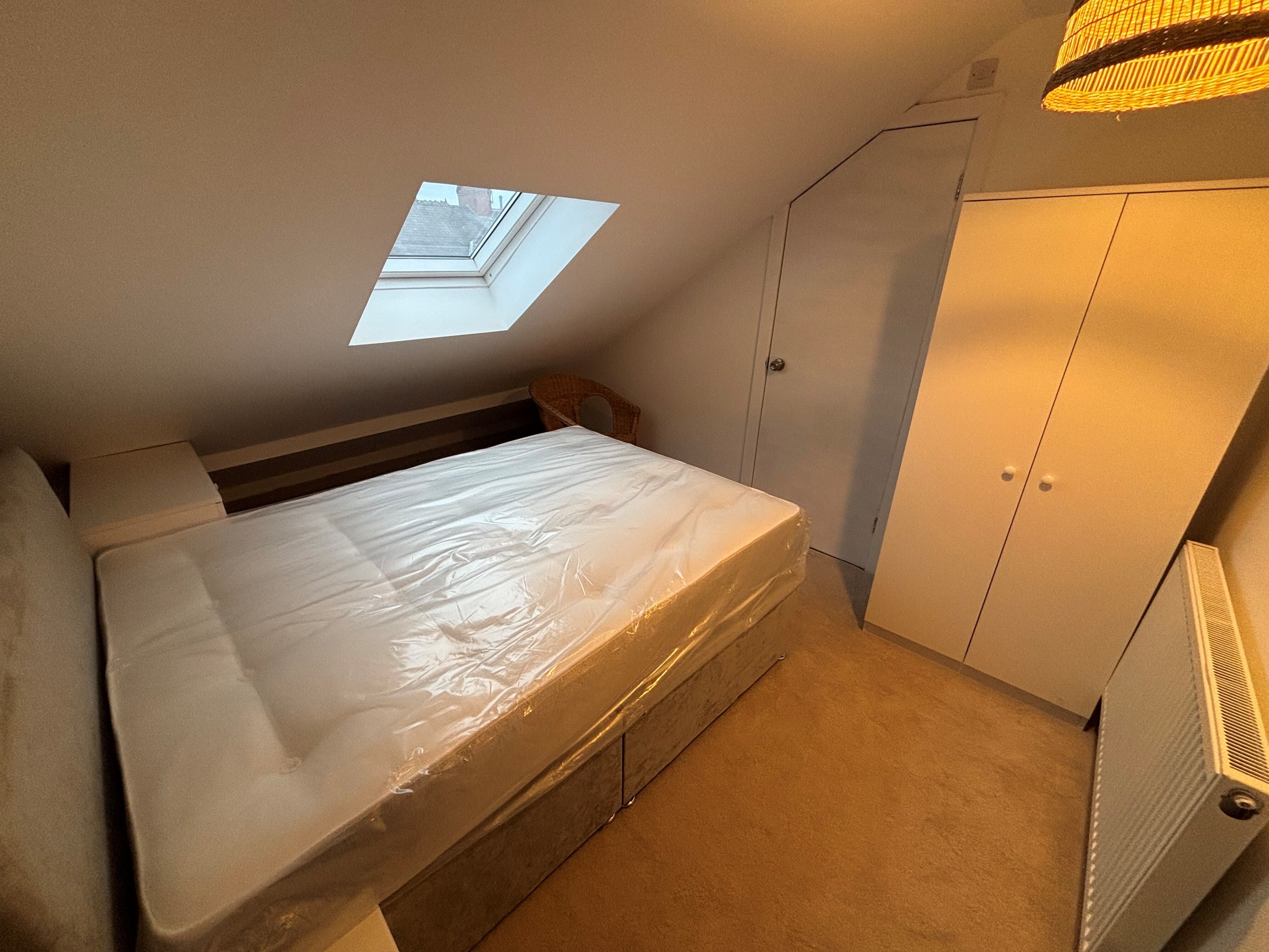 Flat Ainsdale Grove in Stockport