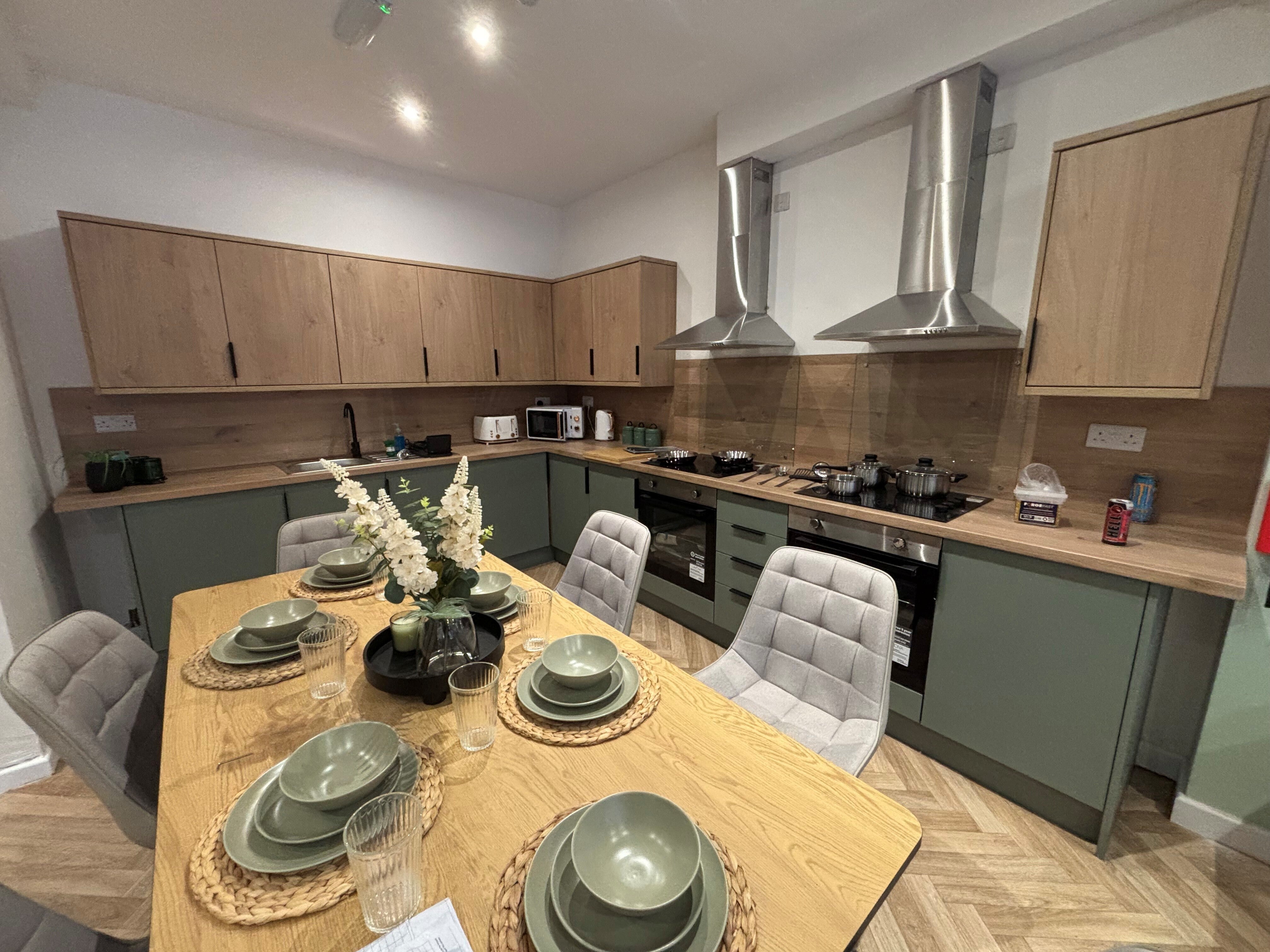 Flat Ainsdale Grove in Stockport