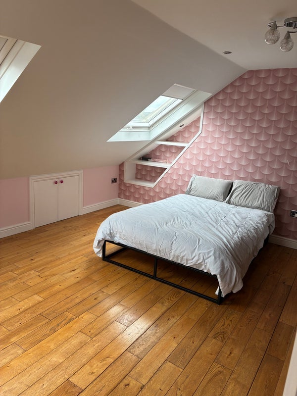 Room Wontner Road in Greater London