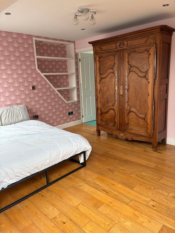 Room Wontner Road in Greater London