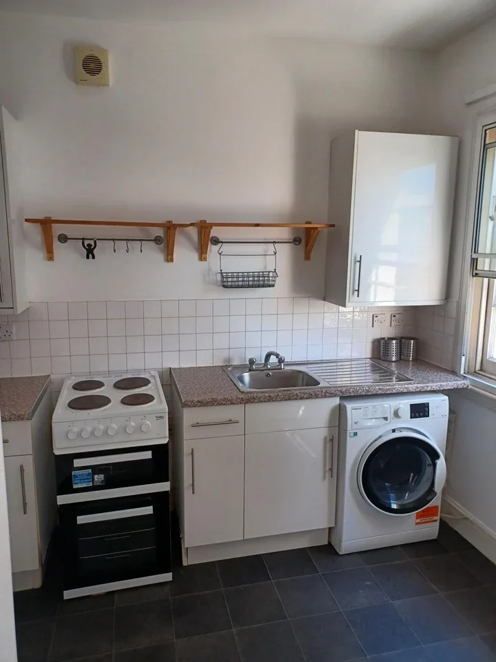Flat Cambridge Gardens in Greater London