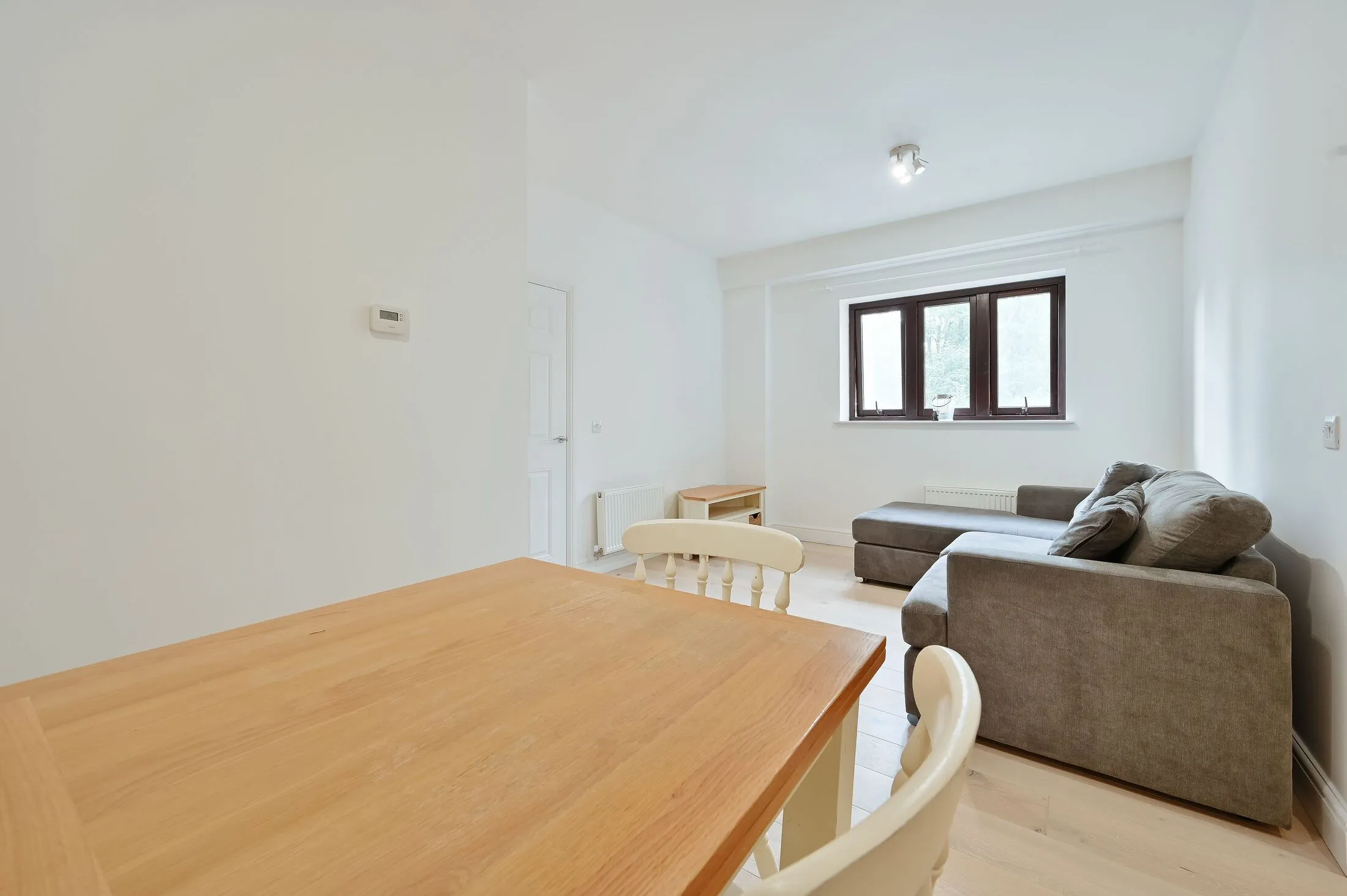 Flat Lockhart Road in Watford