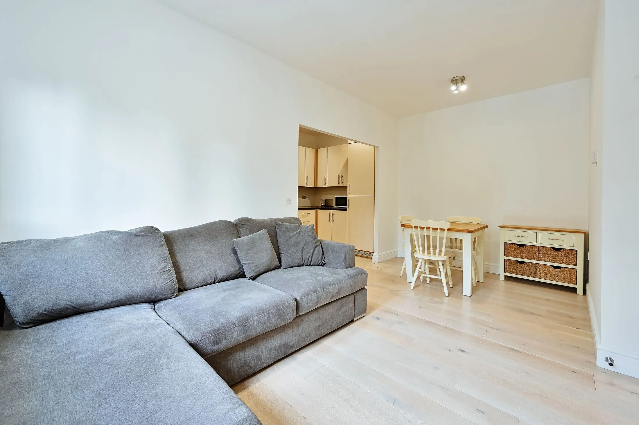 Flat Lockhart Road in Watford