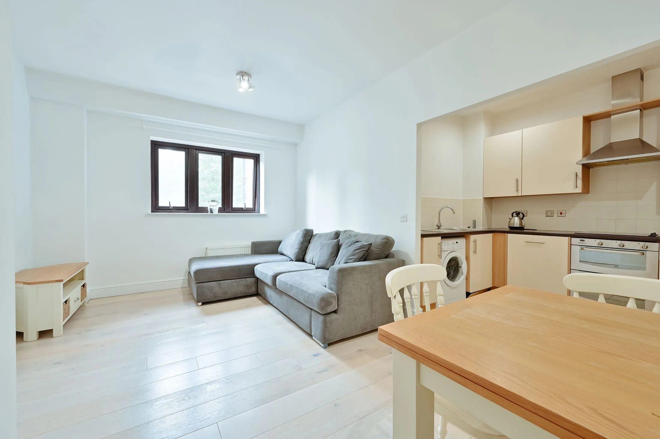 Flat Lockhart Road in Watford