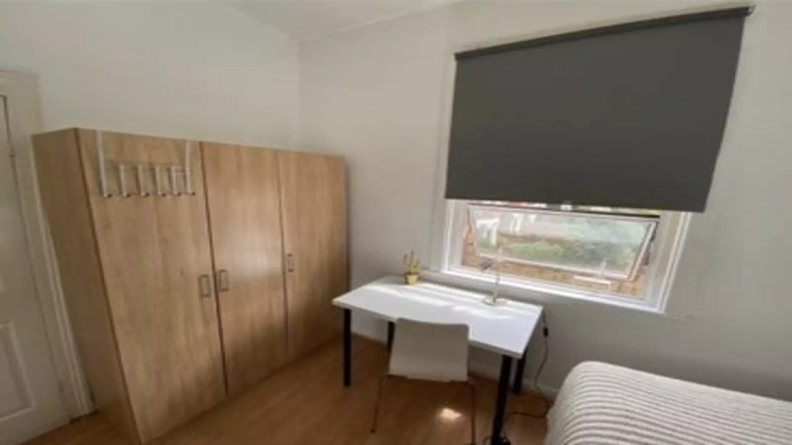 Flat Erpingham Road in Greater London