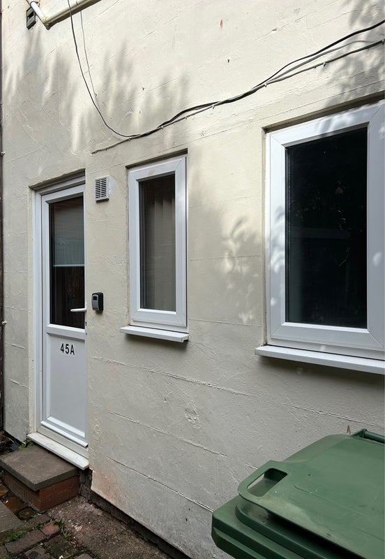 Flat Ivanhoe Street in Brierley Hill