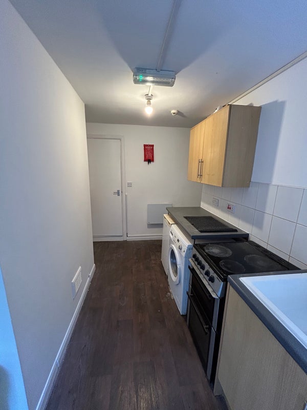Flat Ivanhoe Street in Brierley Hill