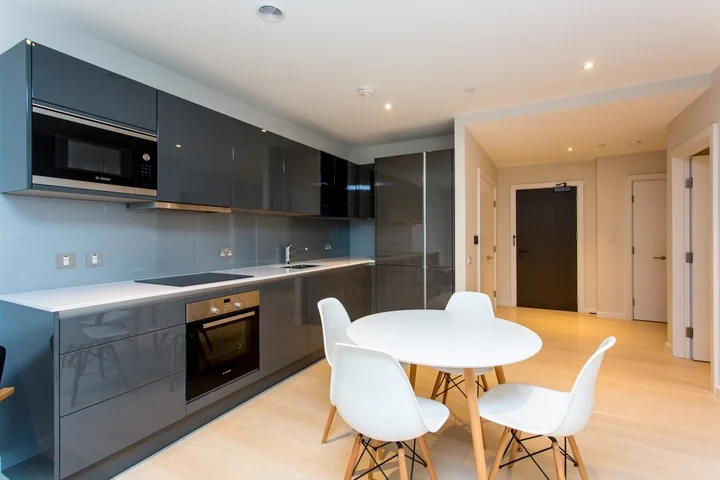 Flat Layard Street in Greater London
