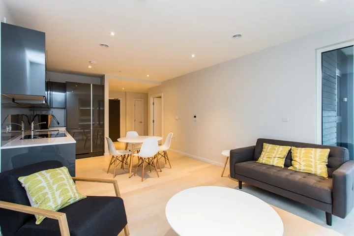 Flat Layard Street in Greater London