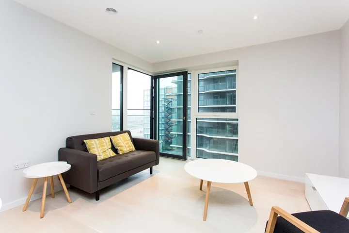Flat Layard Street in Greater London