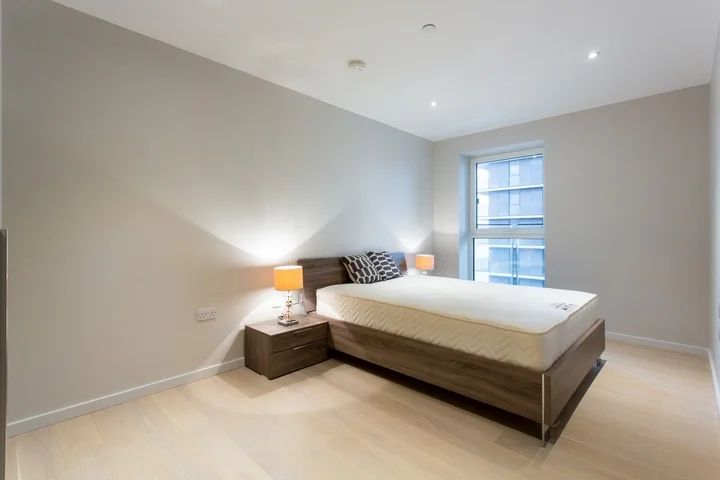 Flat Layard Street in Greater London