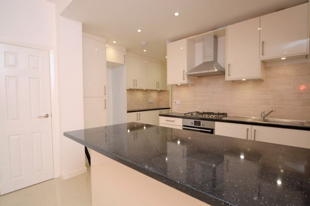 Room High Street in Slough
