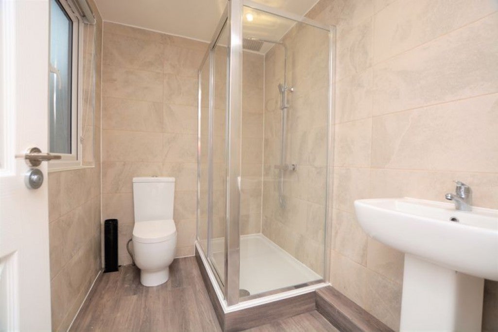 Room High Street in Slough