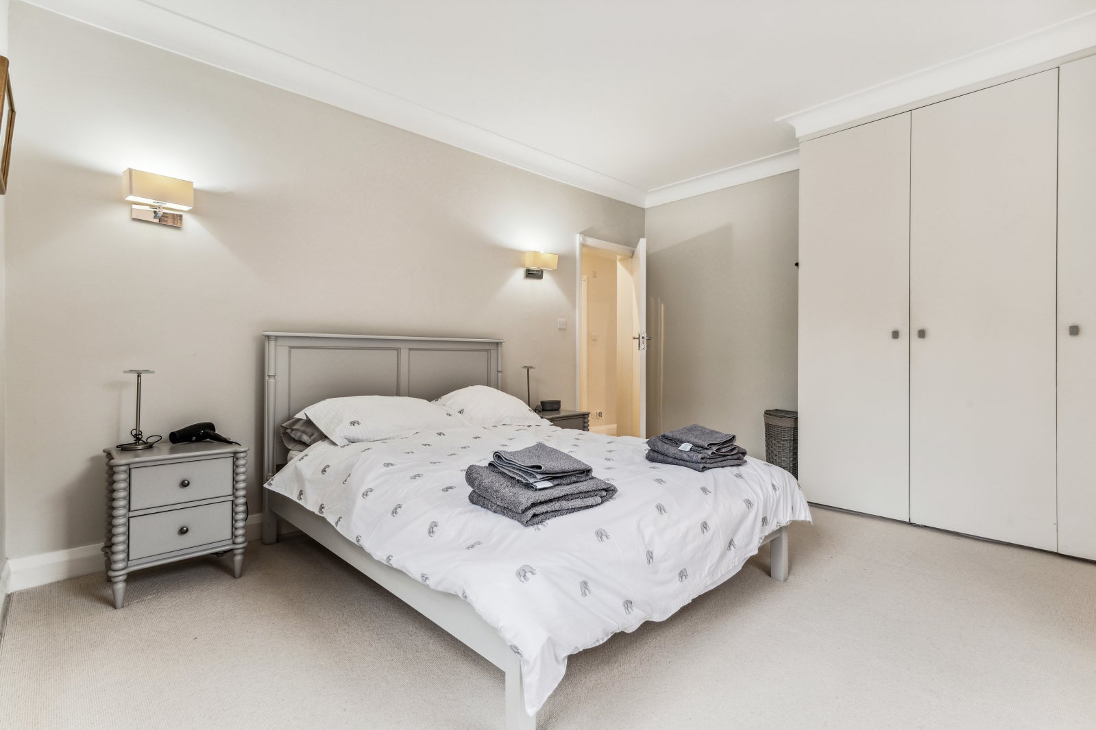 Flat Putney Hill in Greater London