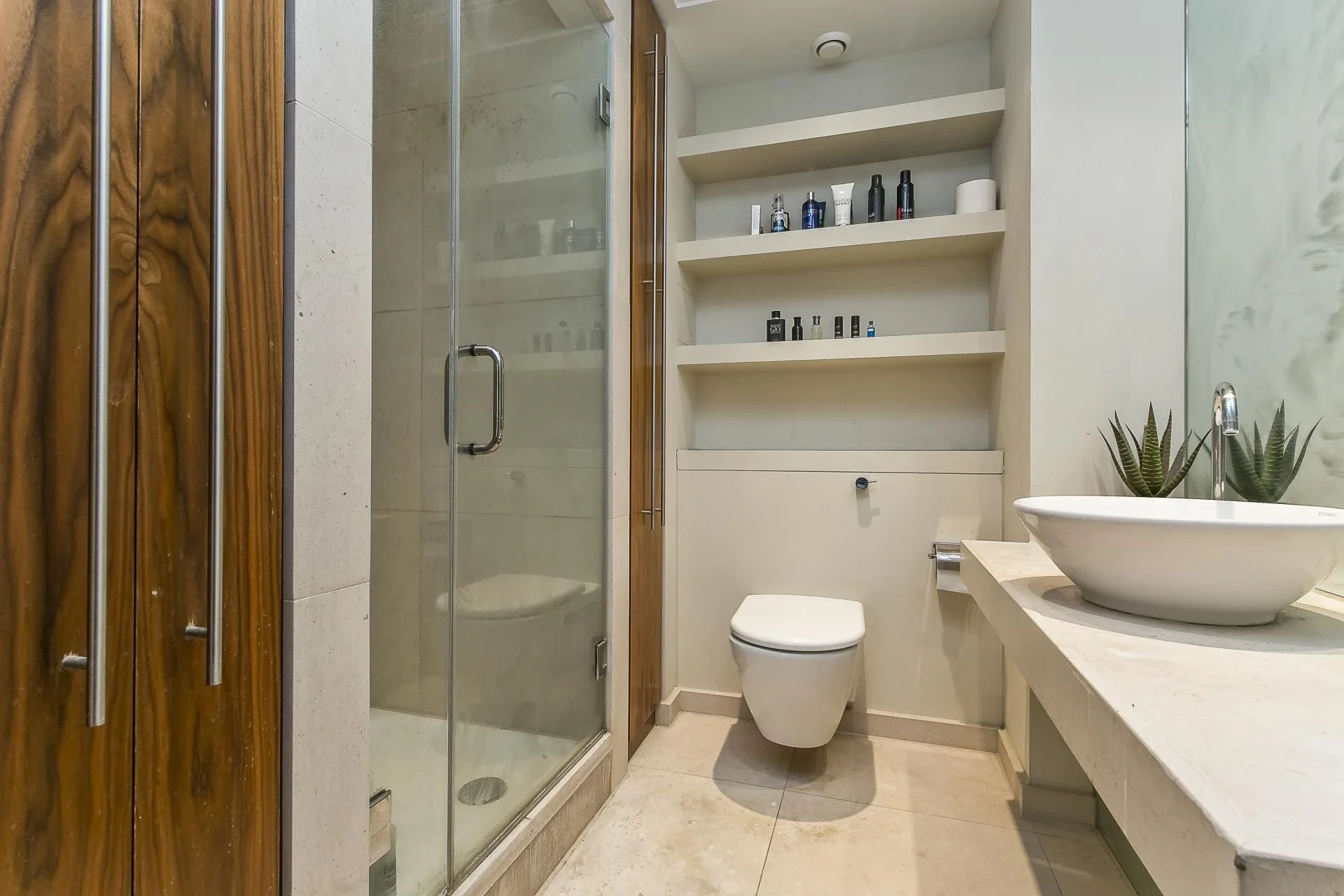 Flat Fairmont Avenue in Greater London