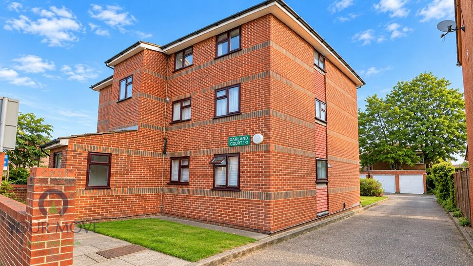 Flat Mayplace Road East in Greater London