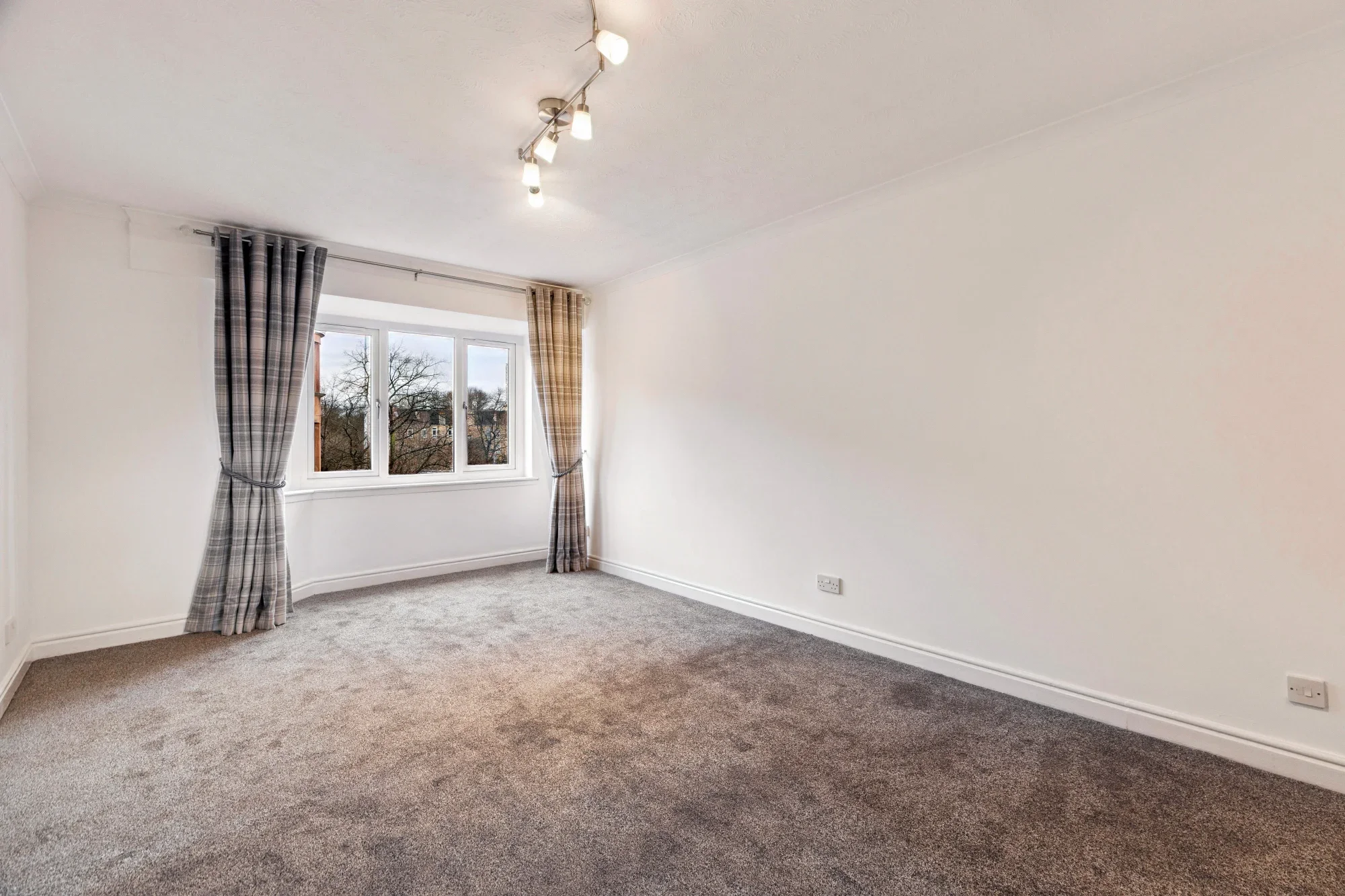 Flat Dumbarton Road in Glasgow