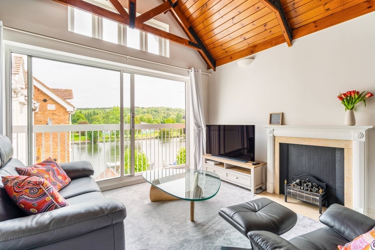 Flat Boathouse Reach in South Oxfordshire