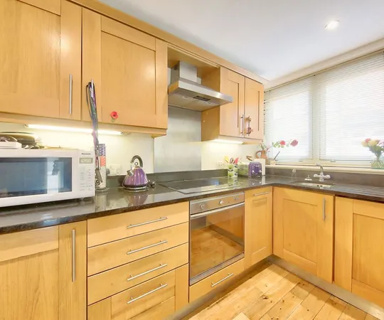 Flat Hampton Road in Greater London