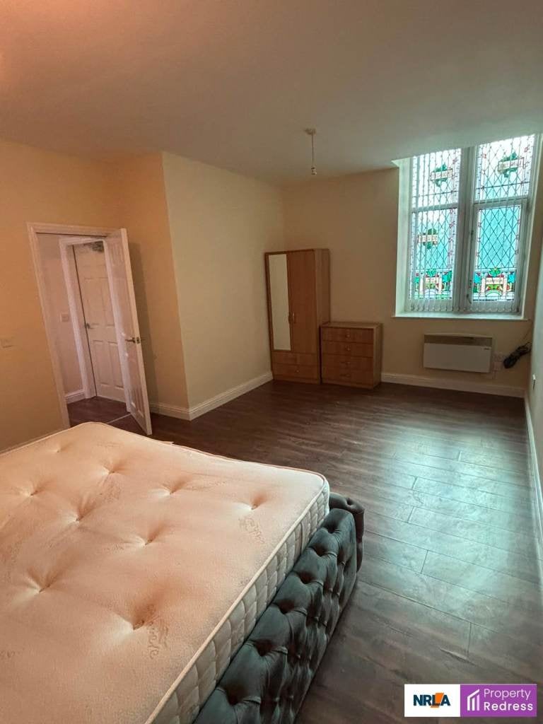 Flat Rawson Square in Bradford