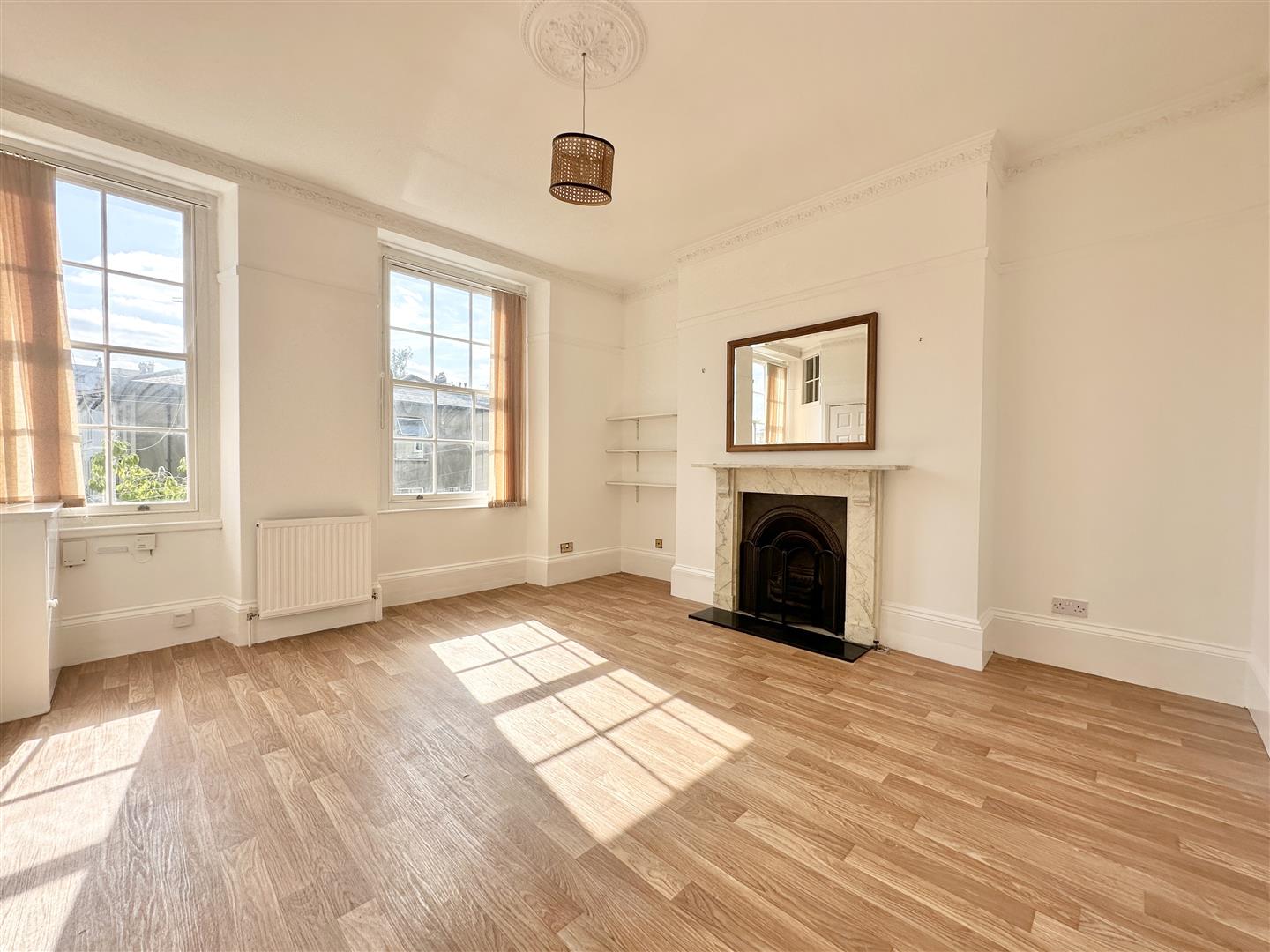 Flat Victoria Walk in Bristol