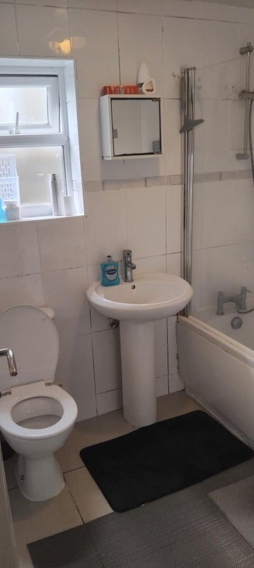 Room Lisvane Street in Cardiff
